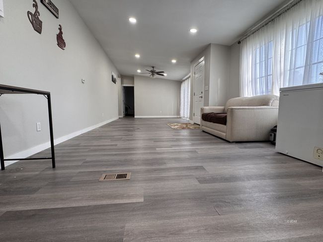 466 Castlecrest Dr, House other with 3 bedrooms, 2 bathrooms and null parking in Spring Creek NV | Image 5