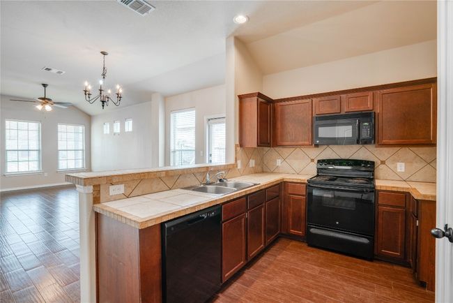 119 Creekside Villa Dr, Home with 3 bedrooms, 2 bathrooms and 2 parking in Kyle TX | Image 9