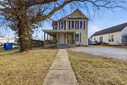 1026 W Division Street, Springfield, MO, 65803 | Card Image