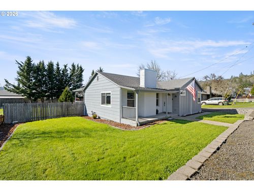 158 Ne Garrecht St, Roseburg, OR, 97470-3737 | Card Image