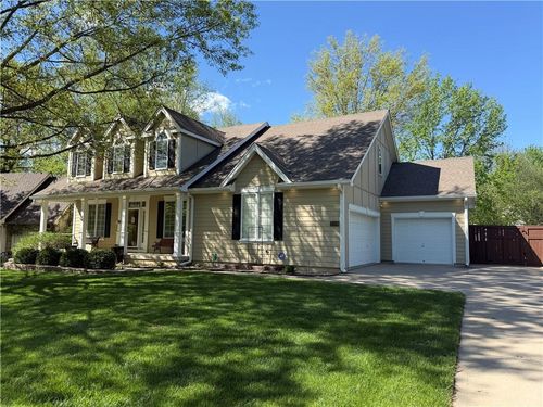 2219 Park Ave, Blue Springs, MO, 64015-7640 | Card Image