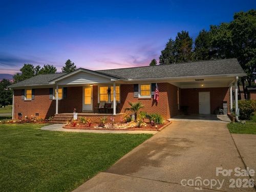 608 Cedar Dr, Dallas, NC, 28034-9653 | Card Image