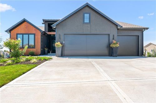 17420 Crystal Street, Overland Park, KS, 66221 | Card Image