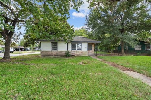 7450 Lakewood Dr, Houston, TX, 77016-3423 | Card Image