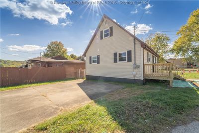 301 Rhoda Street, House other with 3 bedrooms, 1 bathrooms and null parking in Hurricane WV | Image 2