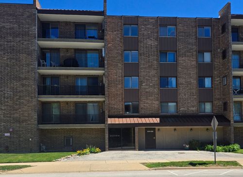 404-828 Graceland Ave, Des Plaines, IL, 60016-6425 | Card Image
