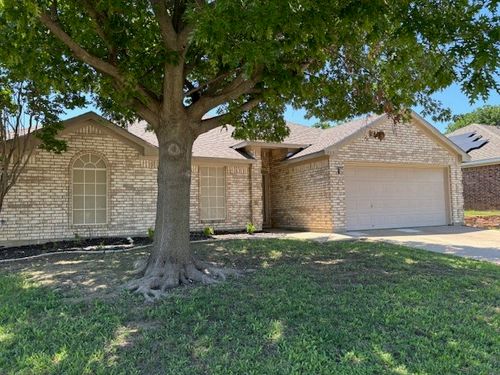 557 Marybeth Dr, Burleson, TX, 76028-5679 | Card Image