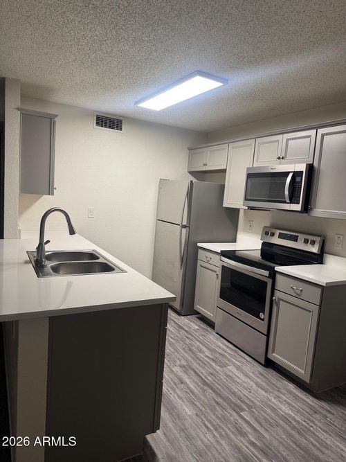 102-5236 W Peoria Ave, Glendale, AZ, 85302-1621 | Card Image