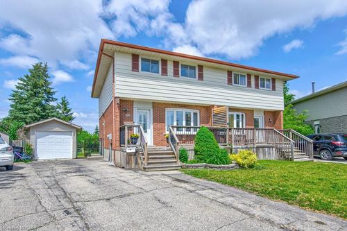68 The Country Way, Kitchener, ON, N2E2K8 | Card Image