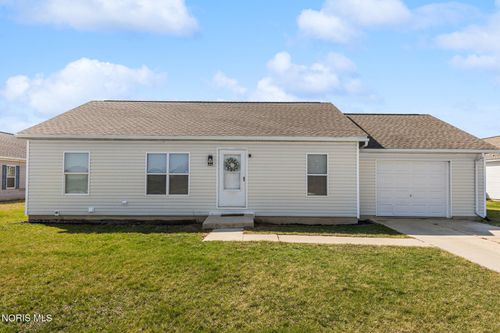 823 Bugner St, Fostoria, OH, 44830-4618 | Card Image