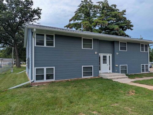 105 Ludland Dr, Manchester, IA, 52057-1155 | Card Image