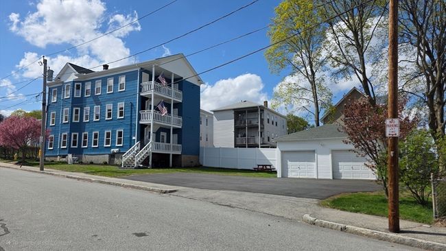 APT-2 - 20 Reeves St, Condo with 3 bedrooms, 1 bathrooms and 2 parking in Worcester MA | Image 9