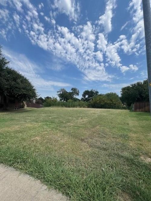 647 Three Tee Ct, Grand Prairie, TX, 75052-6686 | Card Image