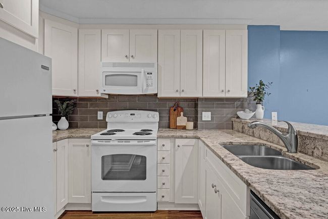 2403 - 2403 Surfrider Cir, Condo with 3 bedrooms, 2 bathrooms and null parking in Kure Beach NC | Image 5