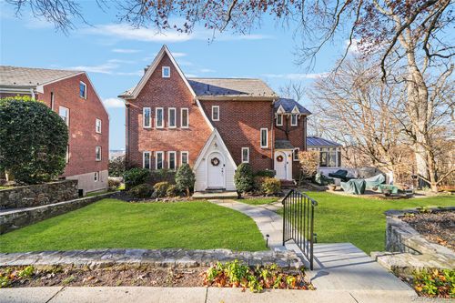 39 Park Cir, White Plains, NY, 10603-3527 | Card Image