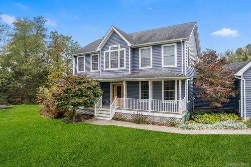 39 Eastview Ln, Red Hook, NY, 12571-2408 | Card Image