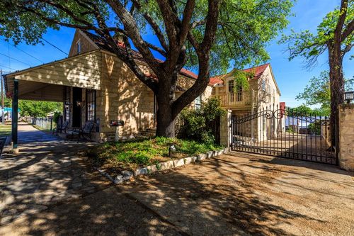 PT 406, 412, 414 E Main St, Fredericksburg, TX, 78624-4614 | Card Image