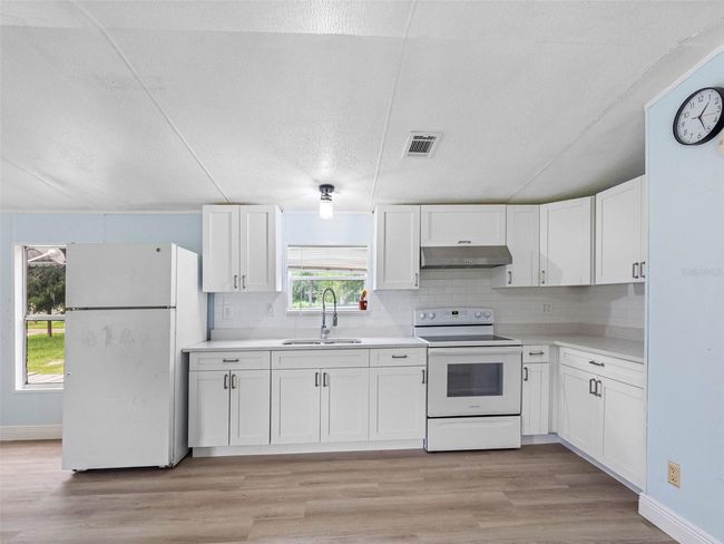 8714 N Meadowview Cir, House other with 2 bedrooms, 2 bathrooms and null parking in Tampa FL | Image 10