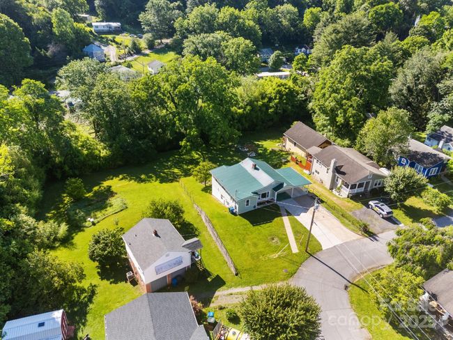 109 Short St, Home with 3 bedrooms, 2 bathrooms and null parking in Waynesville NC | Image 35