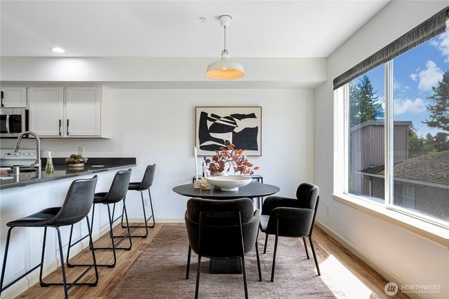 APT-302 - 9222 Roosevelt Way Ne, Condo with 2 bedrooms, 2 bathrooms and 1 parking in Seattle WA | Image 20