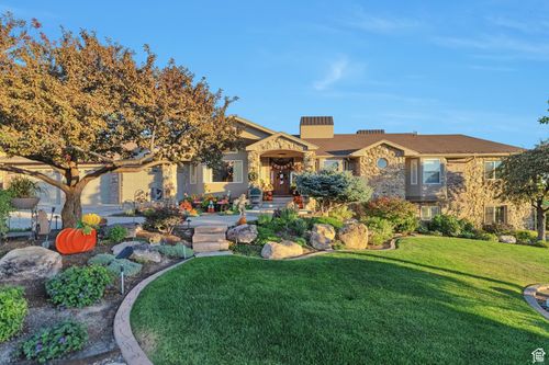 1040 E Canyon Rd, Hyde Park, UT, 84318-3916 | Card Image