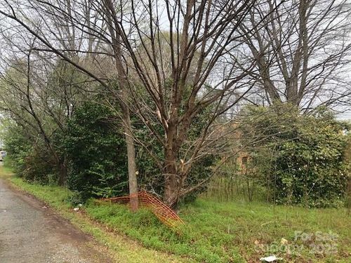 4833 Hickory Grove Rd, Charlotte, NC, 28215-5734 | Card Image