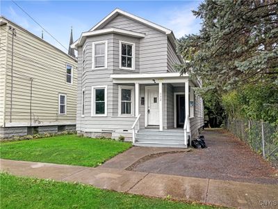 332 Apple Street, Home with 4 bedrooms, 2 bathrooms and null parking in Syracuse NY | Image 2