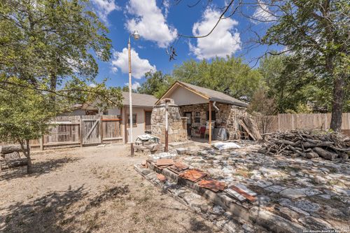 1995 Cross St, New Braunfels, TX, 78130-6415 | Card Image