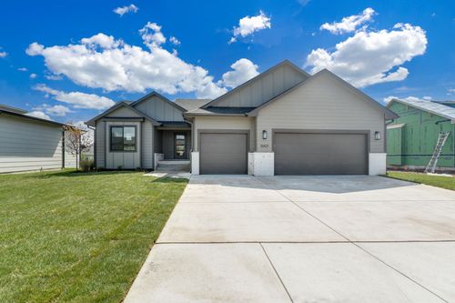 10421 W Basil St, Wichita, KS, 67215-8908 | Card Image