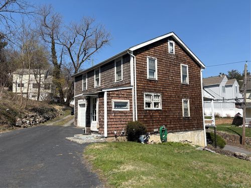 77 Cleveland St, Valhalla, NY, 10595-1917 | Card Image