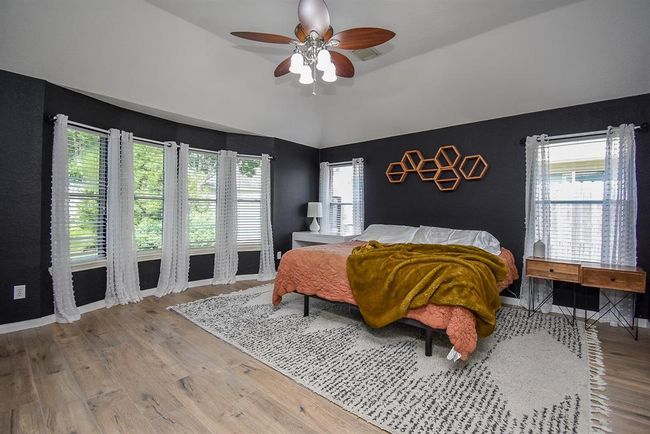 15603 Clear Pointe Dr, House other with 3 bedrooms, 2 bathrooms and 2 parking in Cypress TX | Image 4