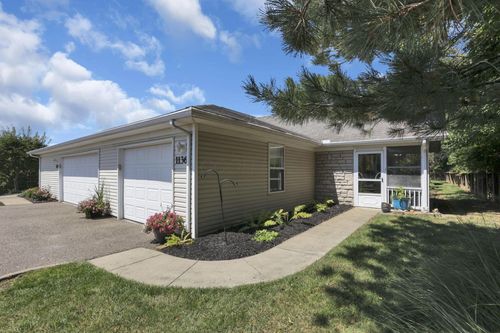 1136 Chatham Dr, Zanesville, OH, 43701-6452 | Card Image