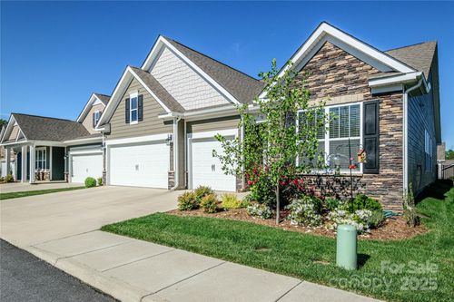 70 Cameo Dr, Flat Rock, NC, 28731-7900 | Card Image