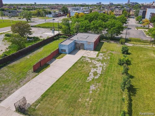 666 Peterboro St, Detroit, MI, 48201-2220 | Card Image