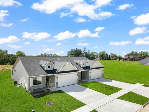 804 Academy Cir, Nevada, IA, 50201-2644 | Card Image