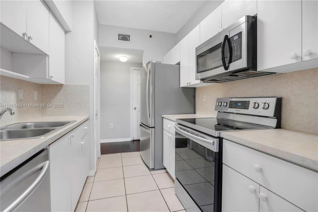 APT-217 - 7085 Nova Dr, Condo with 3 bedrooms, 2 bathrooms and null parking in Davie FL | Image 4