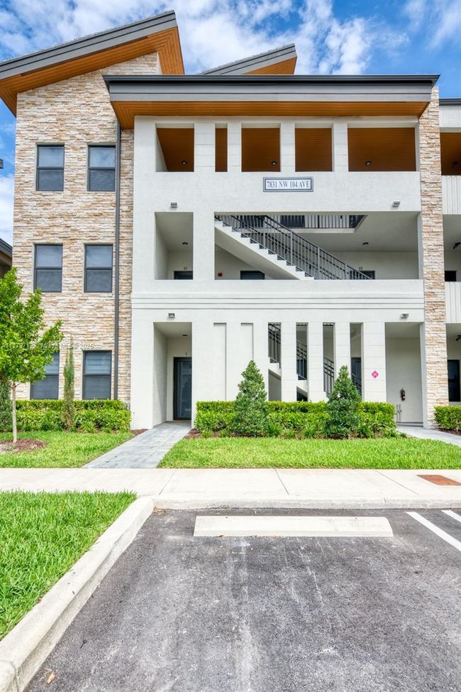 APT-23 - 7831 Nw 104 Th Ave, Condo with 2 bedrooms, 3 bathrooms and null parking in Doral FL | Image 25