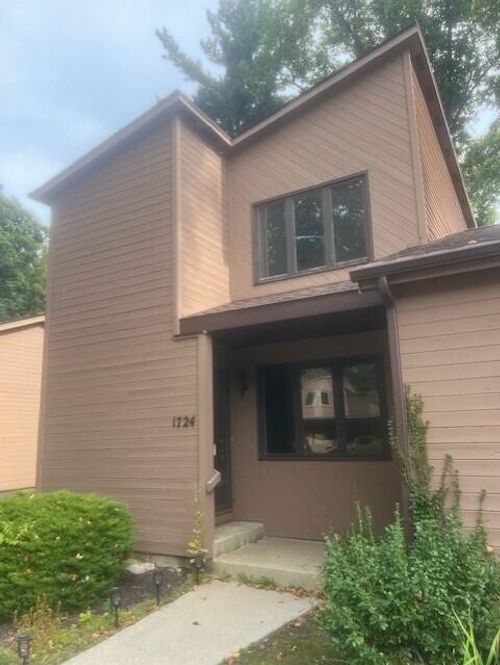 1724 Earthstone Dr, Valparaiso, IN, 46383 | Card Image