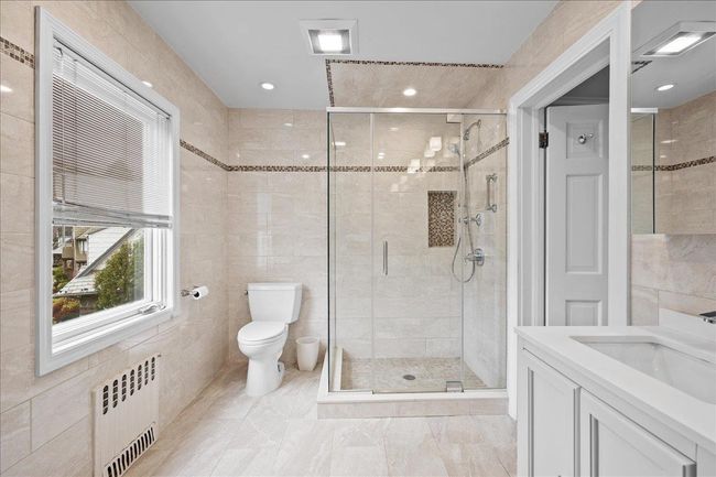 Full Bathroom | Image 13