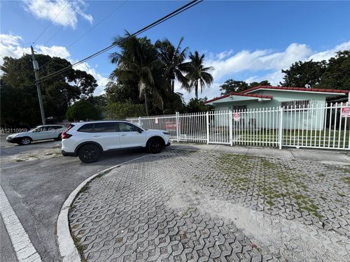 1-1345 Nw 28th St, Miami, FL, 33142-6650 | Card Image