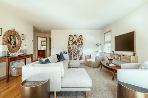 3-28 Elm St, Manchester, MA, 01944-1373 | Card Image