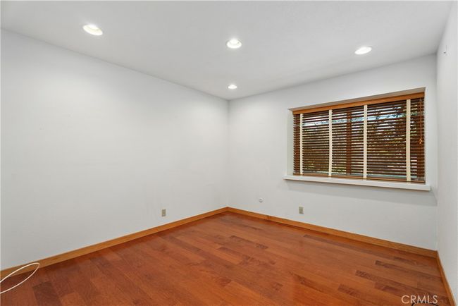1st bedroom | Image 14