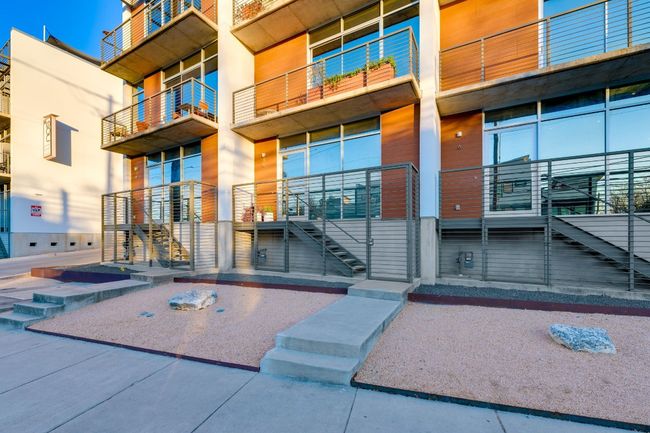 Front Exterior Entry | Image 36