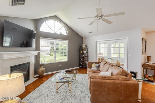 6112 Quarrys Edge Ln, Sylvania, OH, 43560-9879 | Card Image