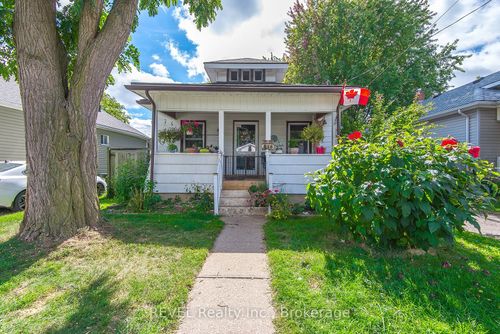 6510 Culp St, Niagara Falls, ON, L2G2C1 | Card Image