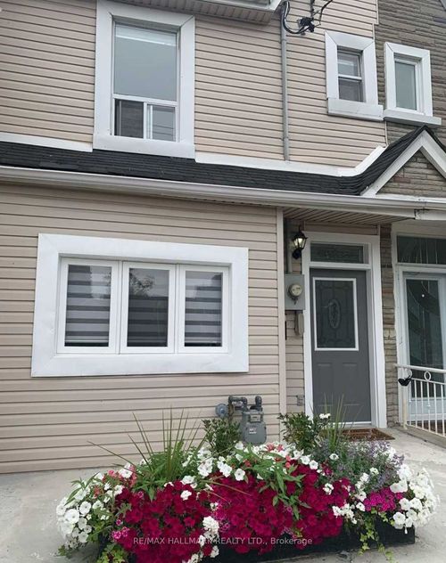 16 Brock Avenue, Toronto, ON, M6K2K8 | Card Image