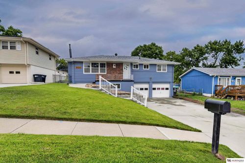 6634 Nebraska Ave, Omaha, NE, 68104-1049 | Card Image