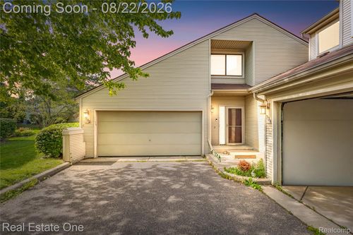 732 Hamilton Ct, Rochester Hills, MI, 48307-4536 | Card Image
