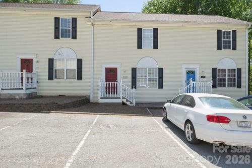 1057 19th St Ne, Hickory, NC, 28601-4313 | Card Image