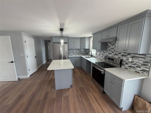 32 Grant Ave, Islip, NY, 11751-3503 | Card Image